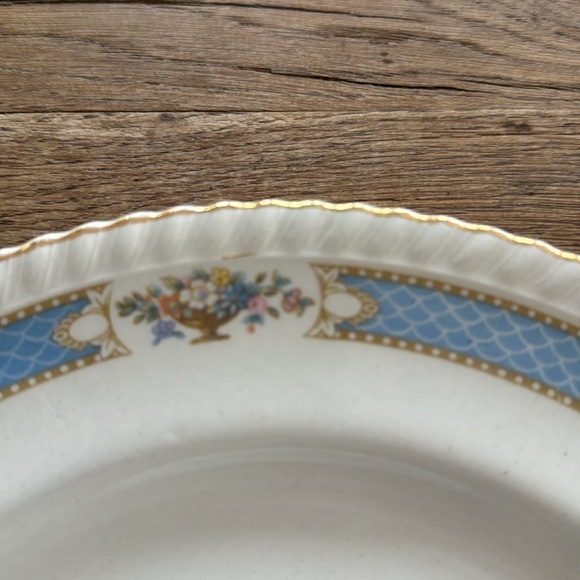 Vintage HTF Johnson Bros. Belvedere plate, Stamped Old English 10 Inch - Picture 4 of 5